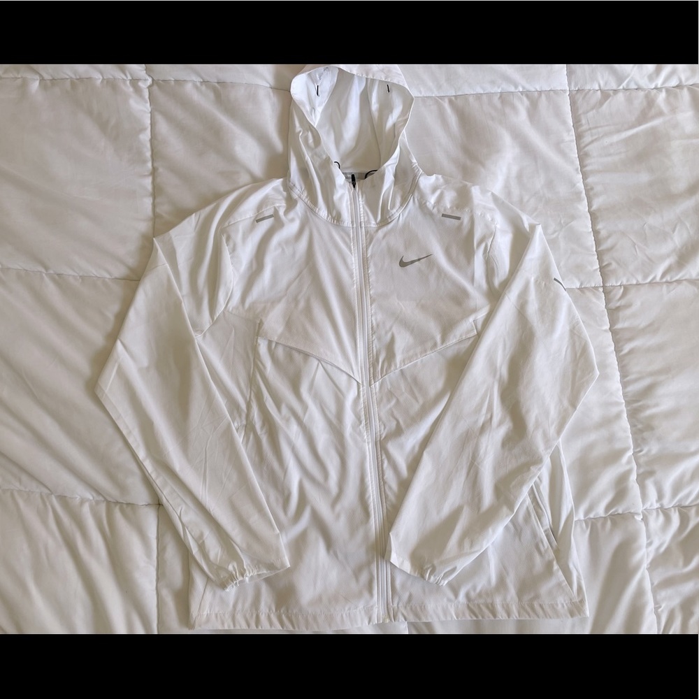 Nike Men’s Light Running Hooded Zip Jacket in White - Size Medium
